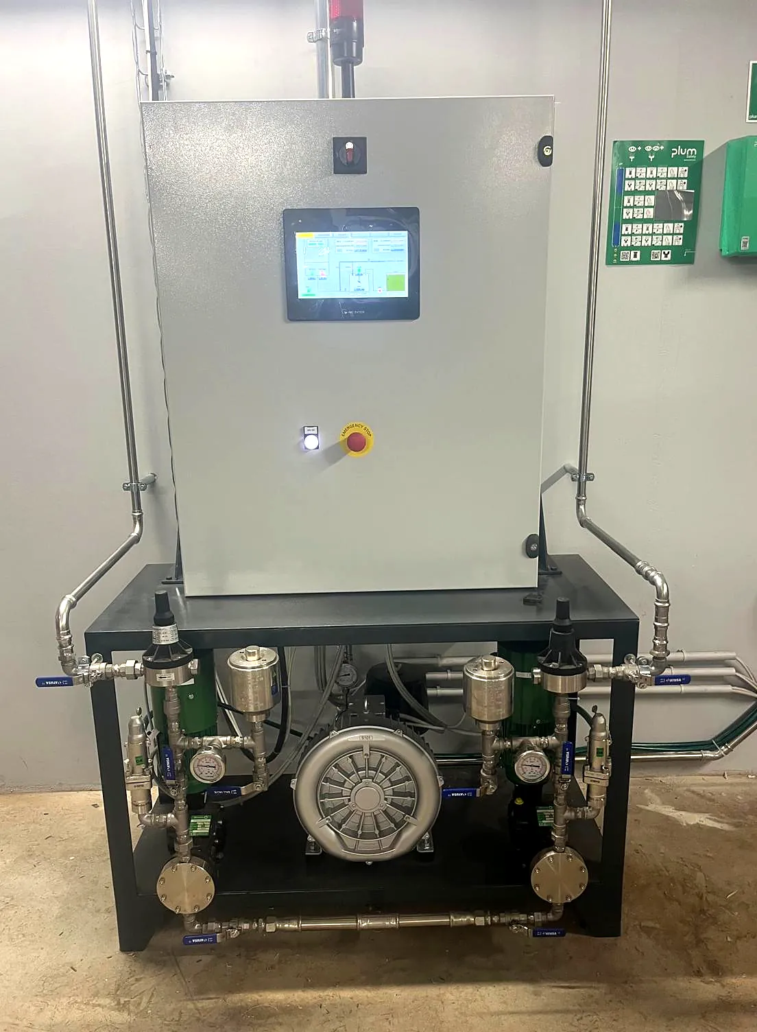 Skid di dosaggio SNCR con quadro elettrico PLC e pannello operatore – caldaia a biomassa, Francia